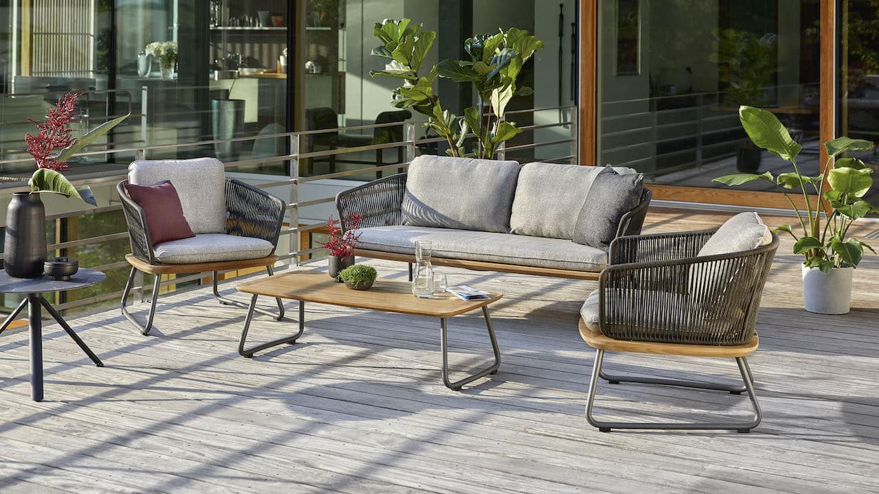 Gartenlounge-Set von Weishäupl auf der Terrasse –erhältlich bei Seeckts